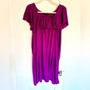 Beautiful fuchsia color dress with high waist. Size large.